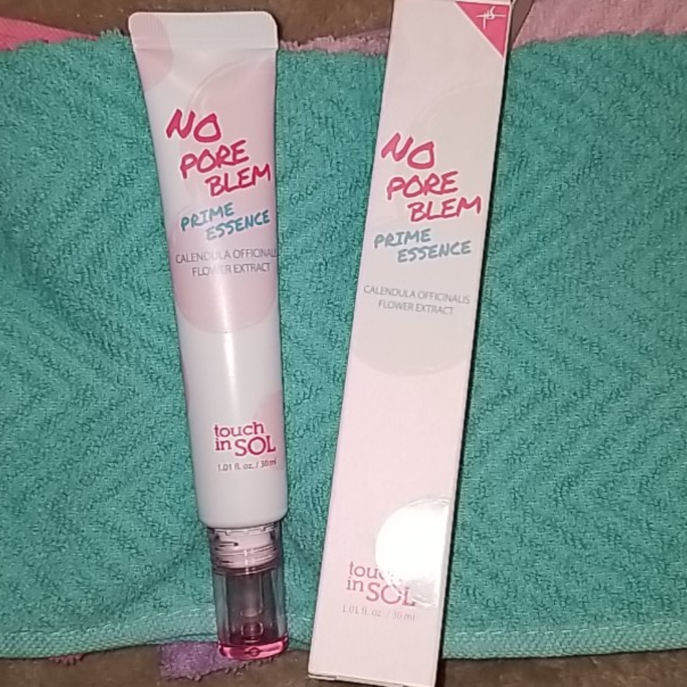 Touch In Sol
No Pore blem Primer
Essence1.01oz